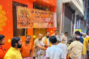 पडरौना महावीरी मंदिर में भव्य भंडारा, हजारों श्रद्धालुओं ने लिया प्रसाद