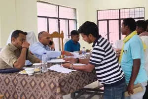 समाधान दिवस पर श्रमिक भुगतान व प्रदूषण का मुद्दा उठा, सौंपा ज्ञापन