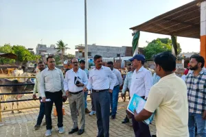 मण्डलायुक्त ने अस्थायी गौ आश्रय स्थल रावर्टसगंज का किया औचक निरीक्षण, दिये संबंधित अधिकारियों को सख्त निर्देश