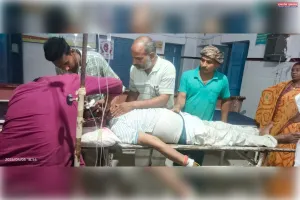 तेज हवा में उड़ी टीन शेड, कोटेदार के सिर पर गिरी