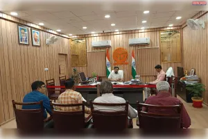 गौवंश आश्रय स्थलों के सुदृढ़ संचालन एवं सोलर सुविधाओं के स्थापना के संबंध में जिलाधिकारी ने की महत्वपूर्ण बैठक