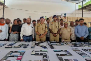 CEIR पोर्टल का कमाल: गोरखपुर पुलिस ने 852 गुम मोबाइल ढूंढकर लौटाए, 1.27 करोड़ की संपत्ति बरामद 