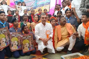 सम्राट अशोक जयंती समारोह में छात्राओं ने बिखेरा हुनर, सांसद उपेंद्र कुशवाहा ने ली सेल्फी