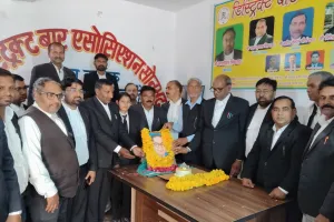 सोनभद्र में अधिवक्ताओं ने जयंती के पूर्व संध्या पर डॉक्टर भीमराव अंबेडकर को किया याद