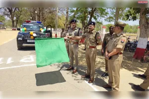एसपी ने 17 नवीन डायल 112 गाड़ियों को दिखाई हरी झंडी