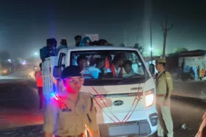 यातायात नियमों के उल्लंघन पर सख्ती,  यातायात नियमों का उल्लंघन करने वाले वाहनों पर चला प्रशासन का चाबुक