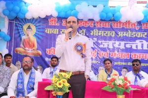 डीएम, एसपी व जनप्रतिनिधियों ने अम्बेडकर चौराहा पर स्थापित डॉ. भीमराव अंबेडकर की मूर्ति पर माल्यार्पण कर श्रद्धासुमन किया अर्पित 