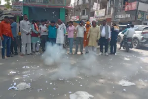 सम्राट चौधरी के सीएम बनने पर पडरौना में जश्न, आतिशबाजी और मिठाई बांटकर जताई खुशी