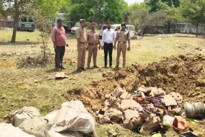 ओबरा पुलिस ने किया 154 अभियोगों से संबंधित अवैध शराब नस्ट