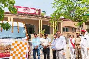 सोमनाथ स्वाभिमान पर्व के अवसर पर बस को हरी झंडी दिखाकर किया गया रवाना