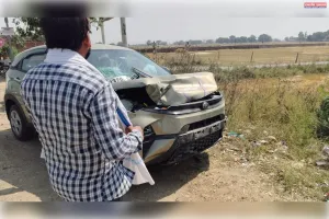 तेज रफ्तार कार का कहर: बाइक सवार दो बुजुर्गों की मौत