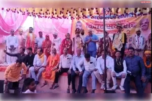 एस के चौबे के नेतृत्व में सामूहिक विवाह समारोह में पांच कन्याओं का विवाह सम्पन्न हुआ