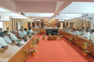 होमगार्ड्स भर्ती की लिखित परीक्षा को सकुशल, पारदर्शी एवं नकलविहीन ढंग से सम्पन्न कराने हेतु कलेक्ट्रेट सभागार में उच्च स्तरीय गोष्ठी आयोजित