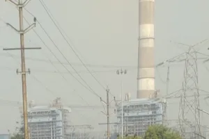 एनटीपीसी परियोजना में सुरक्षा व्यवस्था ध्वस्त, डग्गामार वाहनों में भूसे की तरह ढोए जा रहे श्रमिक