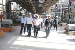 जिलाधिकारी ने  यूरिया प्लांट फूलपुर  का  लिया जायजा, दिए आवश्यक दिशा-निर्देश