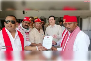 नोएडा में श्रमिक आंदोलन के नाम पर प्रदेश सरकार द्वारा किए जा रहे भीषण दमन के खिलाफ सपाइयों ने जोरदार विरोध दर्ज कराया