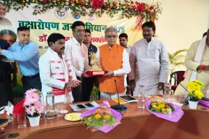 राज्य मंत्री ( स्वतंत्र प्रभार) ने किया वृक्षारोपण जन अभियान की समीक्षा,  दिए सख्त निर्देश