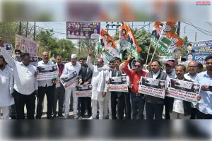 स्मार्ट प्रीपेड मीटर व्यवस्था को जबरन थोपने के विरोध में जिला कांग्रेस का प्रदर्शन