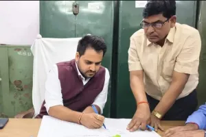 सोनभद्र जिले के 41 वें जिलाधिकारी के रूप में चर्चित गौड़ ने किया कार्यभार ग्रहण