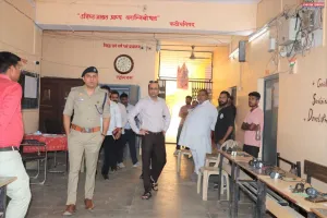 डीएम एवं एसपी ने होमगार्ड्स एनरोलमेंट परीक्षा केंद्रों का किया औचक निरीक्षण 