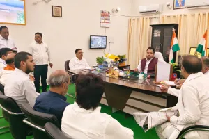 व्यापारिक संगठनों के  प्रतिनिधियों संग जिलाधिकारी ने  किया बैठक, दिये सख्त निर्देश