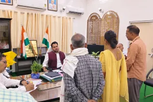 जनता की समस्याओं पर मिली लापरवाही तो क्षम्य नहीं, समय सीमा में करें हर शिकायत का निस्तारण-जिलाधिकारी