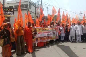 ओबरा में विश्व हिंदू महासंघ संगठन की भव्य शोभायात्रा, गौमाता  को राष्ट्रमाता घोषित करने की मांग