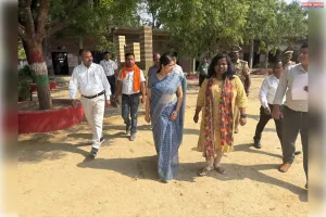 परीक्षा के तीसरे दिन डीएम ने विभिन्न परीक्षा केंद्रों का किया औचक निरीक्षण, पारदर्शिता व सुचारु व्यवस्थाओं के दिए निर्देश