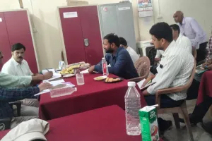 संयुक्त आयुक्त विन्ध्याचल मंडल ने सहकारिता कार्यालय विकास भवन में की समीक्षा बैठक
