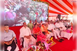 गंगा एक्सप्रेस-वे का शुभारंभ: प्रधानमंत्री मोदी का संबोधन लाइव देख उत्साहित हुए जनप्रतिनिधि 