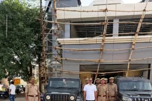 सोनभद्र पुलिस की सटीक कार्यवाही,अवैध खनन प्रकरण में वांछित व  ईनामिया बाल अपचारी पुलिस हिरासत में ,थार वाहन बरामद व इससे सम्बन्धित स्कार्पियों वाहन सीज