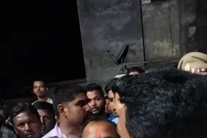 गांव से बारात लेकर गया अधेड़ गायब, हाइवे किनारे संदिग्ध परिस्थिति में मिला जला शव ग्रामीणों में आक्रोश