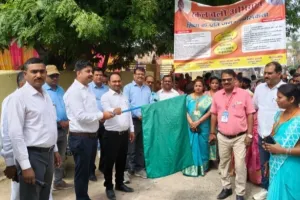 ओबरा में ब्लॉक स्तरीय स्कूल चलो अभियान  रैली को हरी झंडी दिखाकर बीएसए ने किया रवाना