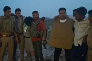 गोरखपुर :-दिनदहाड़े ज्वेलरी शॉप लूट का खुलासा: पुलिस मुठभेड़ में दोनों आरोपी गिरफ्तार, पैर में लगी गोली