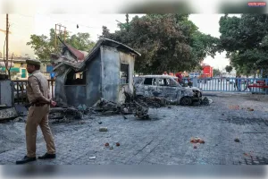 श्रम की थकी हथेलियों से उठता प्रतिरोध: औद्योगिक भारत का नया अध्याय