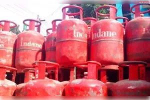 कालाबाजारी के आरोप में गैस एजेंसी के मालिक समेत तीन पर मुकदमा दर्ज 