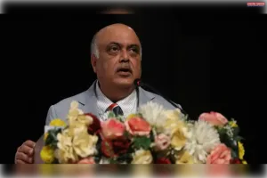 मामलों के लंबित रहने के लिए केवल न्यायाधीशों को दोष न दें: न्यायमूर्ति अमानुल्लाह