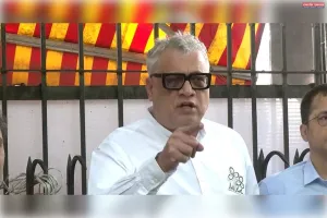 बंगाल चुनाव: 'यहां से दफा हो जाओ', टीएमसी नेताओं से चुनाव आयोग