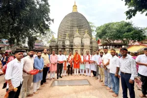 गुवाहाटी में कामाख्या के दर्शन कर हाइलाकांडी के विधायक मिलन दास सहित मंडल अध्यक्षों और कार्यकर्ताओं ने लिया आशीर्वाद।