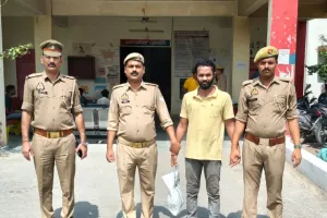 ओबरा पुलिस द्वारा 01 नफर अभियुक्त गिरफ्तार, अवैध गांजा बरामद
