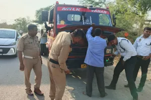 यातायात पुलिस द्वारा मॉडिफाइड साइलेंसर, प्रेशर हॉर्न और हूटर के विरुद्ध कड़ी कार्रवाई 