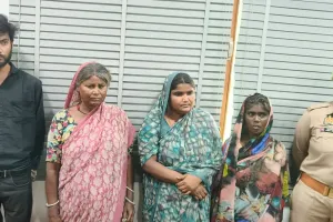 आटो में बैठकर सवारियों से टप्पेबाजी करने वाली 3 महिलाएं  गिरफ्तार, 15 लाख की ज्वैलरी बरामद 