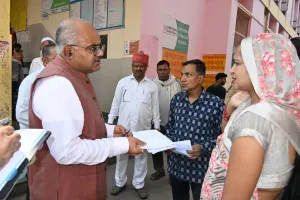 जिलाधिकारी जितेंद्र प्रताप सिंह ने किया उर्सला अस्पताल का औचक निरीक्षण, दलाल पकड़े 