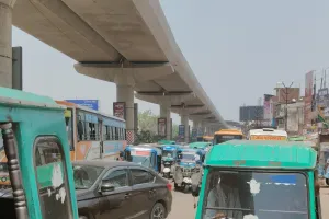 कल्याणपुर क्रॉसिंग और इंदिरा नगर मोड़ पर ट्रैफिक व्यवस्था ध्वस्त, जाम से जनता परेशान