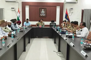 ईद सकुशल एवं सौहार्दपूर्ण संपन्न कराने हेतु अपर पुलिस आयुक्त कानून एवं व्यवस्था ने की बैठक