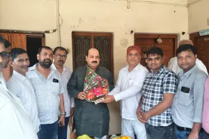 मानदेय वृद्धि पर शिक्षक विधायक से मिला  प्राथमिक शिक्षामित्र संघ का प्रतिनिधि मण्डल 