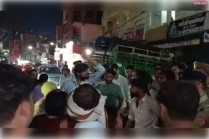 महिला की संदिग्ध मौत के बाद पुराना शिवली रोड जाम
