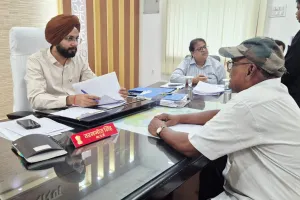 जिला पदाधिकारी के जनसुनवाई कार्यक्रम में 95 मामलों की हुई सुनवाई
