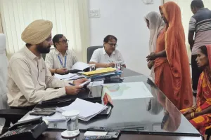 जनसुनवाई में जिला पदाधिकारी ने सुनीं 79 शिकायतें
