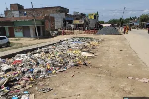 कचरे के अंबार में तब्दील हुआ इनरवा बाजार